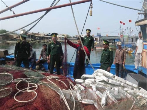 Thăm hỏi ngư dân tàu cá bị tàu hải cảnh Trung Quốc tấn công ảnh 2