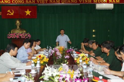 Bí thư Thành ủy Đinh La Thăng phát biểu tại buổi làm việc với cán bộ Khu di tích lịch sử Địa Đạo Củ Chi. Ảnh: Thanh Vũ-TTXVN Bí thư Thành ủy Đinh La Thăng phát biểu tại buổi làm việc với cán bộ Khu di tích lịch sử Địa Đạo Củ Chi. Ảnh: Thanh Vũ-TTXVN