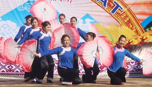 Những điệu múa duyên dáng của đồng bào Giáy luôn làm say đắm lòng người.
