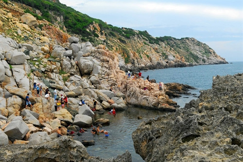 Hang Rái (Ninh Thuận) là một điểm đến hấp dẫn thu hút đông đảo khách du lịch tham quan. Hang Rái (Ninh Thuận) là một điểm đến hấp dẫn thu hút đông đảo khách du lịch tham quan.