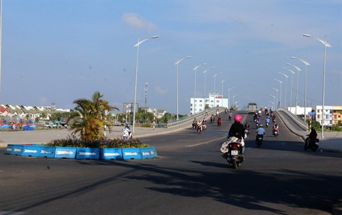 Cầu 3/2 tại khu lấn biển xây dựng khu đô thị mới thành phố Rạch Giá (Kiên Giang). Cầu 3/2 tại khu lấn biển xây dựng khu đô thị mới thành phố Rạch Giá (Kiên Giang).