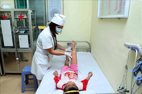 Khám chữa trị cho bệnh nhân tại Bệnh viện Y học cổ truyền tỉnh Lai Châu. Ảnh: Việt Hoàng - TTXVN Khám chữa trị cho bệnh nhân tại Bệnh viện Y học cổ truyền tỉnh Lai Châu. Ảnh: Việt Hoàng - TTXVN