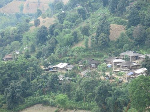 Những nếp nhà sàn tại xóm Khau Cà, xã Hồng Trị, huyện Bảo Lạc (Cao Bằng). Những nếp nhà sàn tại xóm Khau Cà, xã Hồng Trị, huyện Bảo Lạc (Cao Bằng).