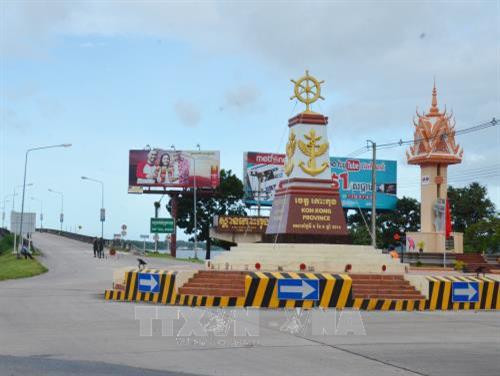 Đài Hữu nghị Việt Nam - Campuchia tại tỉnh Koh Kong. Ảnh: Chí Hùng/Chanh Đa/Minh Hưng - PV TTXVN tại Campuchia Đài Hữu nghị Việt Nam - Campuchia tại tỉnh Koh Kong. Ảnh: Chí Hùng/Chanh Đa/Minh Hưng - PV TTXVN tại Campuchia