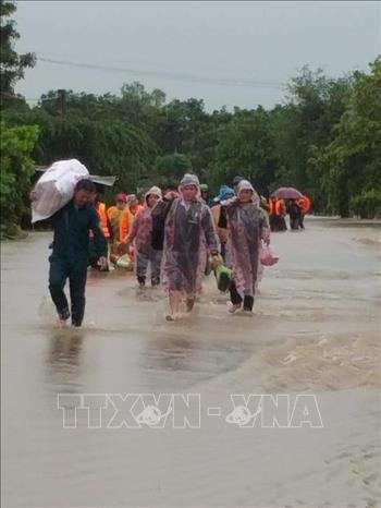 Lực lượng chức năng huyện Ea Súp tổ chức sơ tán dân. Ảnh: Tuấn Anh – TTXVN Lực lượng chức năng huyện Ea Súp tổ chức sơ tán dân. Ảnh: Tuấn Anh – TTXVN