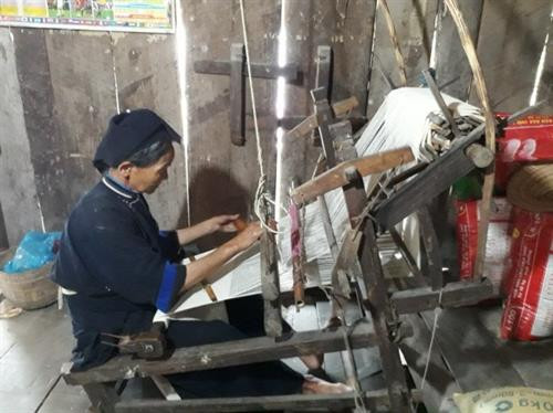 Phụ nữ Nùng An xã Phúc Sen (Quảng Uyên) dệt vải. Ảnh: baocaobang.vn Phụ nữ Nùng An xã Phúc Sen (Quảng Uyên) dệt vải. Ảnh: baocaobang.vn