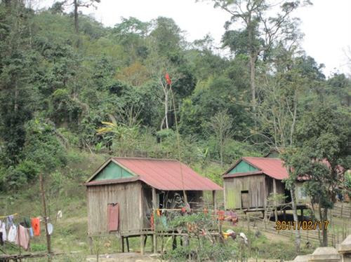 Nhà sàn của người Ma Coong ở Quảng Bình. Nhà sàn của người Ma Coong ở Quảng Bình.