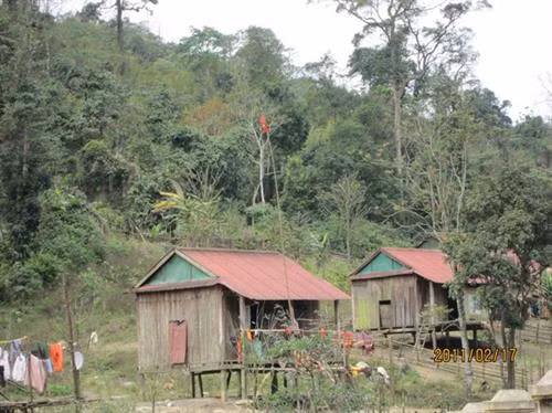 Nhà sàn của người Ma Coong ở Quảng Bình.