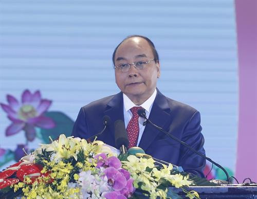 Thủ tướng Nguyễn Xuân Phúc phát biểu tại Lễ vinh danh, khen thưởng các tập thể, cá nhân có thành tích đặc biệt xuất sắc trong Phong trào thi đua “Cả nước chung sức xây dựng nông thôn mới” giai đoạn 2010 - 2020.