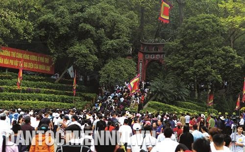 Giỗ Tổ Hùng Vương - Lễ hội Đền Hùng 2017 thu hút đông đảo du khách thập phương.