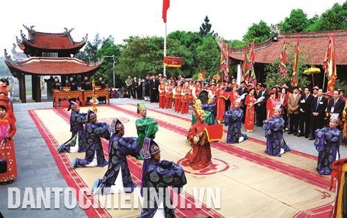 Nghi thức tế tổ do Đội tế xã Chu Hóa, thành phố Việt Trì thực hiện