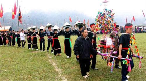 Hội xuống đồng là sinh hoạt cộng đồng đặc sắc nhất của người Tày có nhiều giá trị về dân tộc học, nhân văn, nghệ thuật… Hội xuống đồng là sinh hoạt cộng đồng đặc sắc nhất của người Tày có nhiều giá trị về dân tộc học, nhân văn, nghệ thuật…