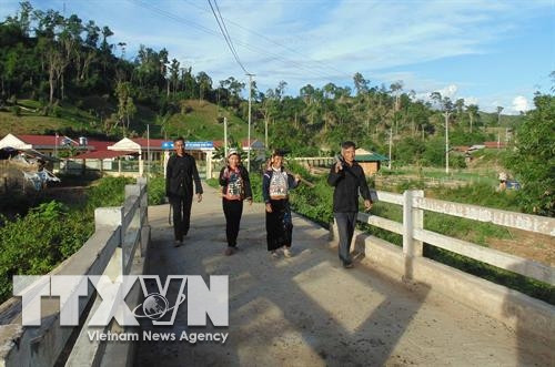 Hệ thống đường giao thông nối trung tâm xã đến bản Nậm Sin của bà con Si La đã thuận tiện. Ảnh: Xuân Tiến-TTXVN