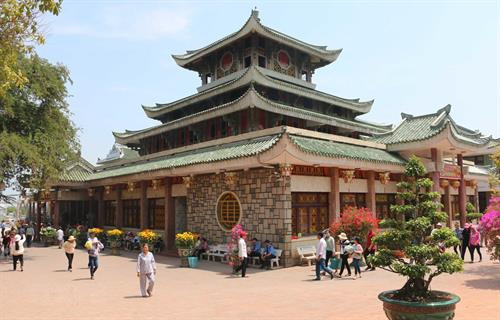 Khu Du lịch Quốc gia núi Sam. Ảnh: Công Mạo - TTXVN Khu Du lịch Quốc gia núi Sam. Ảnh: Công Mạo - TTXVN