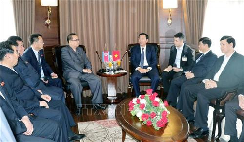 Bí thư Tỉnh ủy Quảng Ninh Nguyễn Văn Đọc tiếp Đoàn đại biểu lãnh đạo cấp cao Đảng Lao động Triều Tiên. Ảnh: Văn Đức - TTXVN Bí thư Tỉnh ủy Quảng Ninh Nguyễn Văn Đọc tiếp Đoàn đại biểu lãnh đạo cấp cao Đảng Lao động Triều Tiên. Ảnh: Văn Đức - TTXVN