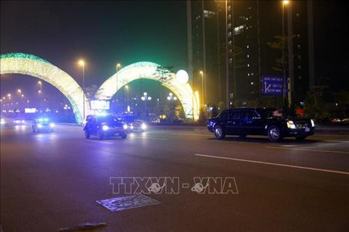 Đoàn xe của Tổng thống Mỹ Donald Trump tới đầu đường Võ Chí Công. Ảnh: Huy Hùng - TTXVN Đoàn xe của Tổng thống Mỹ Donald Trump tới đầu đường Võ Chí Công. Ảnh: Huy Hùng - TTXVN