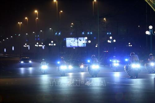 Đoàn xe của Tổng thống Mỹ Donald Trump tới đầu đường Võ Chí Công. Ảnh: Huy Hùng - TTXVN Đoàn xe của Tổng thống Mỹ Donald Trump tới đầu đường Võ Chí Công. Ảnh: Huy Hùng - TTXVN