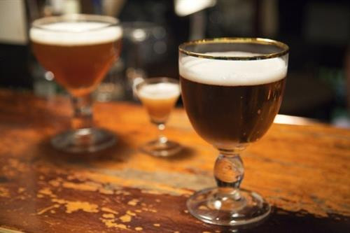 Bia Bỉ. Ảnh: Rough Guides.