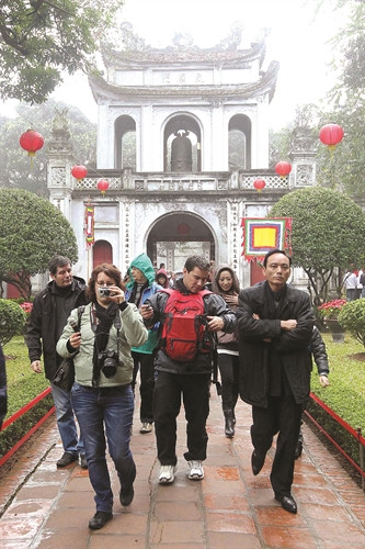 Văn Miếu- Quốc Tử Giám luôn là điểm thu hút khách du lịch khi tới thăm Thủ đô Hà Nội. Ảnh: TTXVN