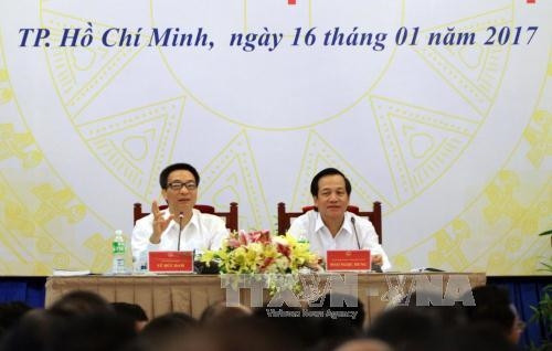 Phó Thủ tướng Vũ Đức Đam và Bộ trưởng Bộ Lao động-Thương binh Xã hội Đào Ngọc Dung chủ trì hội nghị. Ảnh: Phương Vy – TTXVN