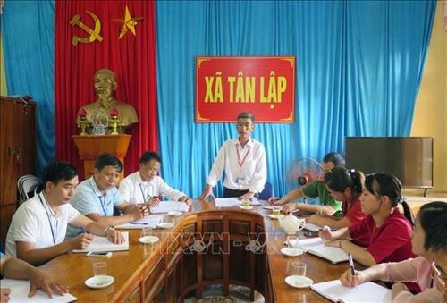 Một buổi họp triển khai nghị quyết của Đảng ủy xã Tân Lập. Ảnh: Hữu Quyết - TTXVN Một buổi họp triển khai nghị quyết của Đảng ủy xã Tân Lập. Ảnh: Hữu Quyết - TTXVN