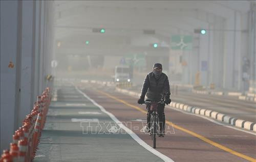 Bụi mịn bao phủ mù mịt tại thủ đô Seoul, Hàn Quốc, ngày 23/1/2019. Ảnh: Yonhap/ TTXVN Bụi mịn bao phủ mù mịt tại thủ đô Seoul, Hàn Quốc, ngày 23/1/2019. Ảnh: Yonhap/ TTXVN