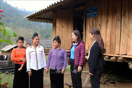 Nhà "Mái ấm biên cương" tại bản Phiêng Khàng, xã Phiêng Pằn, huyện Mai Sơn. Ảnh: Diệp Anh – TTXVN Nhà "Mái ấm biên cương" tại bản Phiêng Khàng, xã Phiêng Pằn, huyện Mai Sơn. Ảnh: Diệp Anh – TTXVN