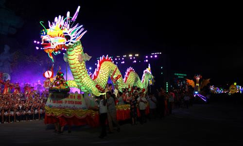 Lễ hội Thành Tuyên từng được sách Kỷ lục Guiness Việt Nam xác nhận là Lễ hội có nhiều mô hình đèn Trung thu độc đáo, lớn nhất Việt Nam. Lễ hội Thành Tuyên từng được sách Kỷ lục Guiness Việt Nam xác nhận là Lễ hội có nhiều mô hình đèn Trung thu độc đáo, lớn nhất Việt Nam.