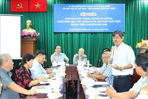 Nghệ sỹ nhiếp ảnh Hoàng Thạch Vân, Phó Chủ tịch Hội nhiếp ảnh Thành phố phát biểu tại hội thảo. Ảnh: Thanh Vũ - TTXVN Nghệ sỹ nhiếp ảnh Hoàng Thạch Vân, Phó Chủ tịch Hội nhiếp ảnh Thành phố phát biểu tại hội thảo. Ảnh: Thanh Vũ - TTXVN