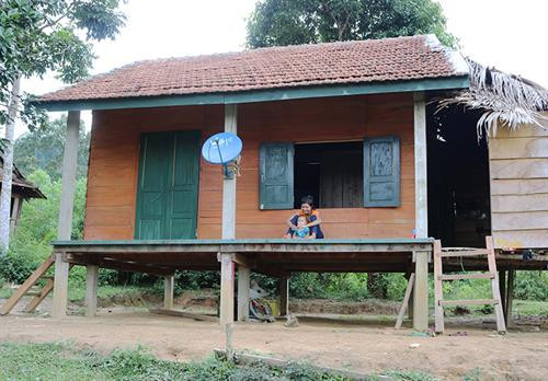 Nhà sàn của người Mã Liềng phải có hai cầu thang lên xuống. Nhà sàn của người Mã Liềng phải có hai cầu thang lên xuống.