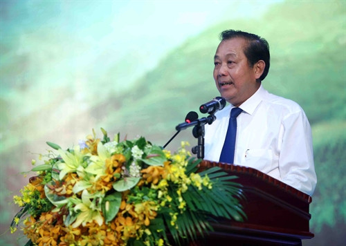 Phó Thủ tướng Trương Hòa Bình đến dự và phát biểu tại hội nghị. Ảnh: Thanh Tùng-TTXVN Phó Thủ tướng Trương Hòa Bình đến dự và phát biểu tại hội nghị. Ảnh: Thanh Tùng-TTXVN