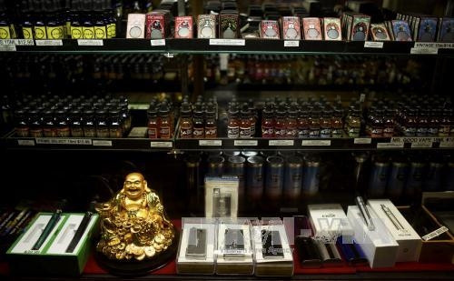 Những người thường xuyên sử dụng thuốc lá điện tử có nguy cơ mắc các bệnh ung thư cao gấp 15 lần so với những người hút các loại thuốc lá thông thường do có chứa chất hóa học độc hại Những người thường xuyên sử dụng thuốc lá điện tử có nguy cơ mắc các bệnh ung thư cao gấp 15 lần so với những người hút các loại thuốc lá thông thường do có chứa chất hóa học độc hại