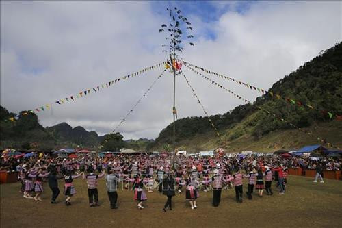 Quang cảnh lễ hội Gầu Tào. Ảnh: Trọng Đạt - TTXVN Quang cảnh lễ hội Gầu Tào. Ảnh: Trọng Đạt - TTXVN