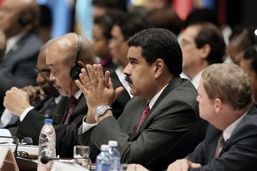 Tổng thống Venezuela Nicolas Maduro (giữa) tham dự Hội nghị AEC ở La Habana. AFP/TTXVN