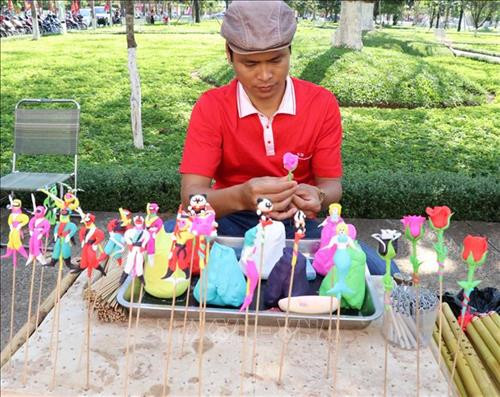 Các món ăn Tây Bắc thu hút đông du khách. Ảnh: Hồng Điệp - TTXVN Nặn tò he tại Lễ hội mùa xuân các dân tộc tỉnh Gia Lai 2019. Ảnh: Hồng Điệp - TTXVN Các loại nhạc cụ truyền thống dân tộc Tây Nguyên là điểm nhấn của Lễ hội mùa xuân các dân tộc tỉnh Gia Lai 2019. Ảnh: Hồng Điệp - TTXVN Múa Sạp tại Lễ hội. Ảnh: Hồng Điệp - TTXVN Các gian hàng rau củ tươi sống thu hút đông du khách. Ảnh: Hồng Điệp - TTXVN Các món ăn Tây Bắc thu hút đông du khách. Ảnh: Hồng Điệp - TTXVN Nặn tò he tại Lễ hội mùa xuân các dân tộc tỉnh Gia Lai 2019. Ảnh: Hồng Điệp - TTXVN Các loại nhạc cụ truyền thống dân tộc Tây Nguyên là điểm nhấn của Lễ hội mùa xuân các dân tộc tỉnh Gia Lai 2019. Ảnh: Hồng Điệp - TTXVN Múa Sạp tại Lễ hội. Ảnh: Hồng Điệp - TTXVN Các gian hàng rau củ tươi sống thu hút đông du khách. Ảnh: Hồng Điệp - TTXVN