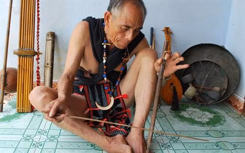 Đàn H’roa còn gọi cây đàn Abel hoặc H'ra. Ảnh: danviet.vn