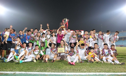 Hà Nội T&T với chiến thắng "nghẹt thở" trước đội Thanh Hóa đã giành ngôi vô địch giải bóng đá vô địch quốc gia năm 2016. Ảnh:Quốc Khánh- TTXVN Hà Nội T&T với chiến thắng "nghẹt thở" trước đội Thanh Hóa đã giành ngôi vô địch giải bóng đá vô địch quốc gia năm 2016. Ảnh:Quốc Khánh- TTXVN