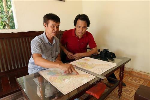 Cán bộ Trạm địa chấn Điện Biên xác định vị trí xảy ra trận động đất. Ảnh: Phan Tuấn Anh - TTXVN Cán bộ Trạm địa chấn Điện Biên xác định vị trí xảy ra trận động đất. Ảnh: Phan Tuấn Anh - TTXVN