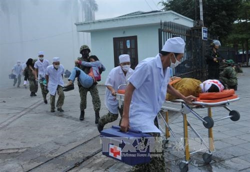 Xem đặc công Việt Nam diễn tập chống khủng bố, giải cứu con tin ảnh 10