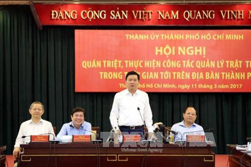 Bí thư Thành ủy Đinh La Thăng phát biểu chỉ đạo hội nghị. Ảnh: Thanh Vũ -TTXVN Bí thư Thành ủy Đinh La Thăng phát biểu chỉ đạo hội nghị. Ảnh: Thanh Vũ -TTXVN