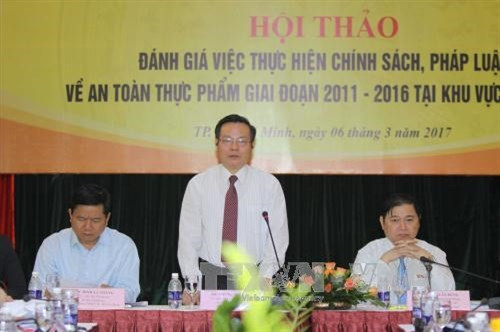 Phó Chủ tịch Quốc hội Phùng Quốc Hiển phát biểu tại hội thảo. Ảnh: Thanh Vũ - TTXVN