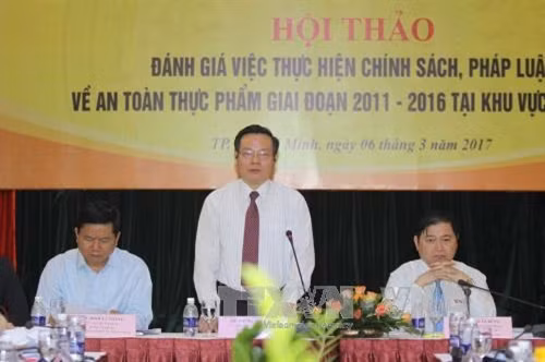 Phó Chủ tịch Quốc hội Phùng Quốc Hiển phát biểu tại hội thảo. Ảnh: Thanh Vũ - TTXVN
