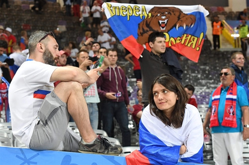 Nỗi buồn của các cổ động viên Nga sau trận đấu. AFP/TTXVN