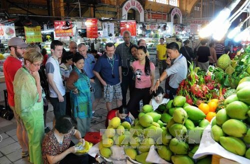 Du khách quốc tế tham quan, mua sắm tại chợ Bến Thành, Thành phố Hồ Chí Minh Ảnh: An Hiếu – TTXVN Du khách quốc tế tham quan, mua sắm tại chợ Bến Thành, Thành phố Hồ Chí Minh Ảnh: An Hiếu – TTXVN