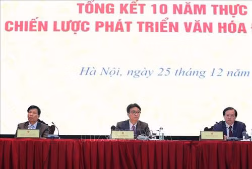 Phó Thủ tướng Chính phủ Vũ Đức Đam cùng các đại biểu chủ trì Hội nghị. Ảnh: Thành Đạt - TTXVN