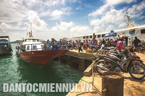 Bến tàu cao tốc đưa khách tham quan và người dân trên các đảo đi về trong ngày qua lộ trình từ rạch giá - kiên giang đến Hòn tre - Lại Sơn - Nam Du và ngược lại