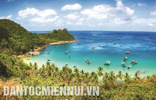 Mỗi địa danh ở Nam Du đều mang một dáng vẻ riêng cùng với biển xanh tạo thành một quần thể tuyệt đẹp