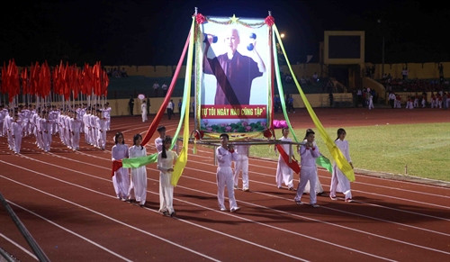 Màn diễu hành trong lễ khai mạc. Ảnh: Thanh Tùng-TTXVN Màn diễu hành trong lễ khai mạc. Ảnh: Thanh Tùng-TTXVN