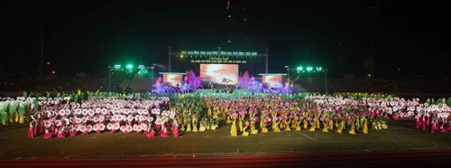 Chương trình nghệ thuật đặc sắc tại lễ khai mạc. Ảnh: Thanh Tùng-TTXVN Chương trình nghệ thuật đặc sắc tại lễ khai mạc. Ảnh: Thanh Tùng-TTXVN