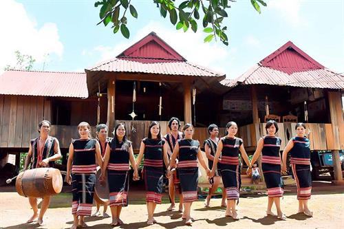 Rơ Châm H'Mút - Người giữ hồn chiêng Jrai ảnh 5 Rơ Châm H'Mút - Người giữ hồn chiêng Jrai ảnh 5